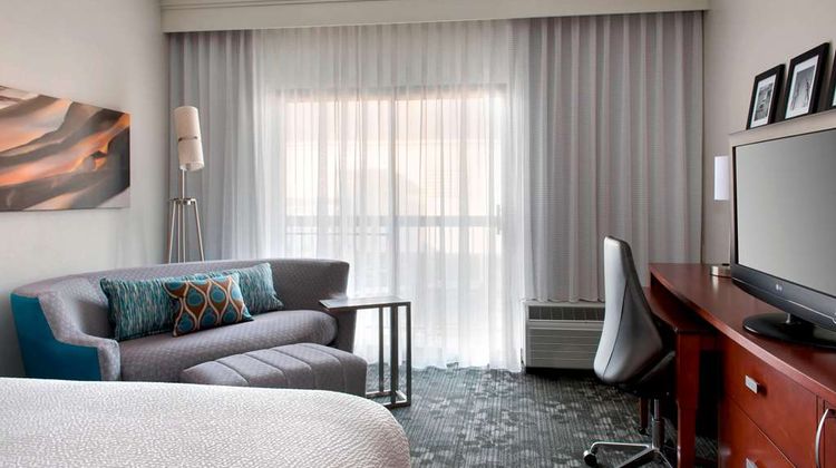 Sonesta Select Newport Middletown Room