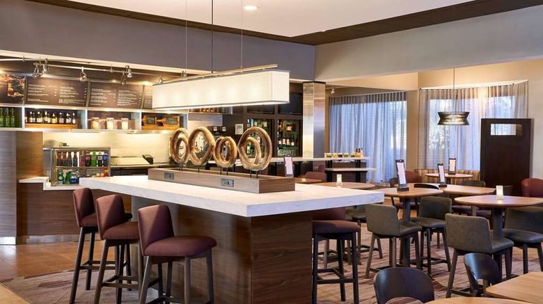 <b>Sonesta Select Miami Lakes Restaurant</b>. Images powered by <a href="https://iceportal.shijigroup.com/" title="IcePortal" target="_blank">IcePortal</a>.