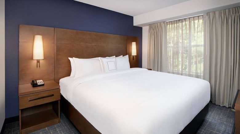 <b>Sonesta ES Stes Atlanta North Point Mall Suite</b>. Images powered by <a href="https://iceportal.shijigroup.com/" title="IcePortal" target="_blank">IcePortal</a>.