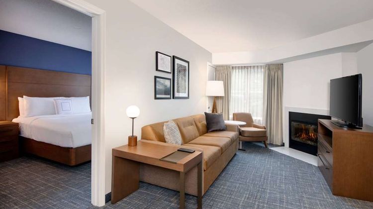 Sonesta ES Stes Atlanta North Point Mall Suite