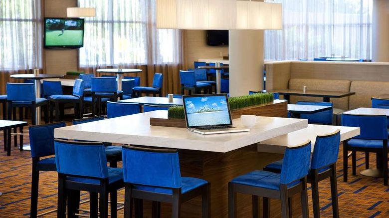 <b>Sonesta Emeryville - San Francisco Bay Lobby</b>. Images powered by <a href="https://iceportal.shijigroup.com/" title="IcePortal" target="_blank">IcePortal</a>.