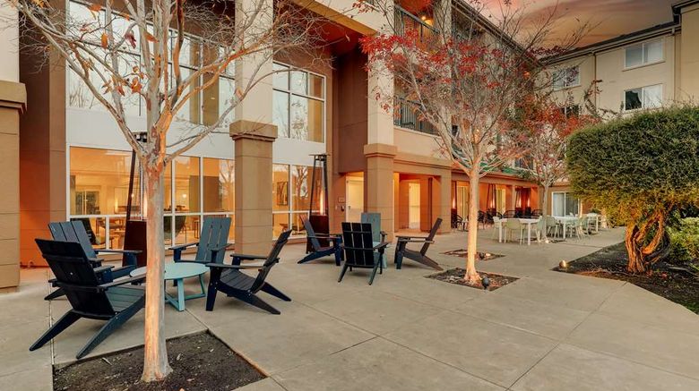 <b>Sonesta Select San Francisco Airport Exterior</b>. Images powered by <a href="https://iceportal.shijigroup.com/" title="IcePortal" target="_blank">IcePortal</a>.