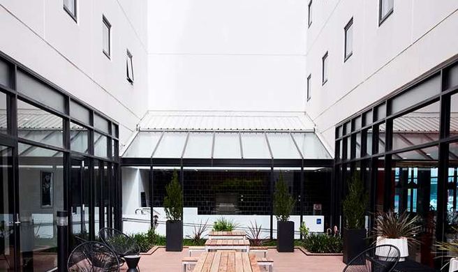 Essence Hotel Carlton Exterior