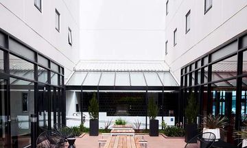 Essence Hotel Carlton