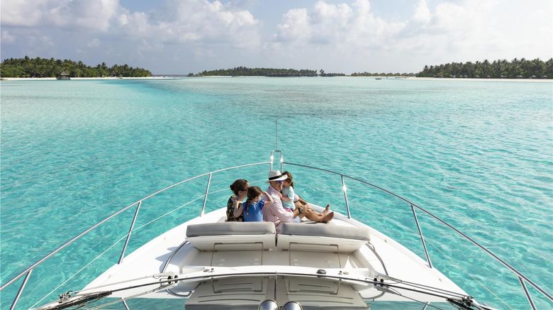 <b>Anantara Dhigu Maldives Resort Recreation</b>. Images powered by <a href="https://iceportal.shijigroup.com/" title="IcePortal" target="_blank">IcePortal</a>.