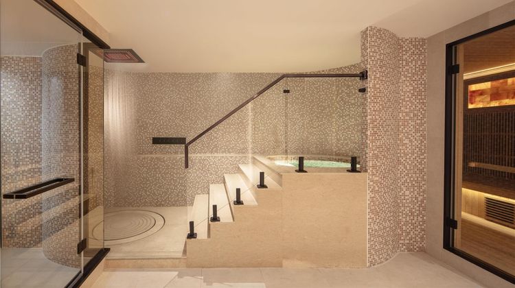 Anantara Siam Bangkok Hotel Health