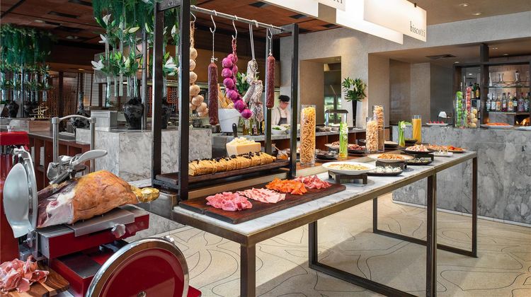 Anantara Siam Bangkok Hotel Restaurant