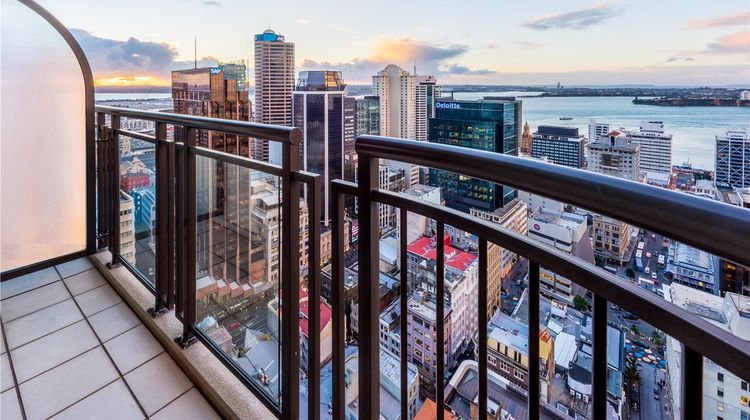 Avani Auckland Metropolis Residences Exterior