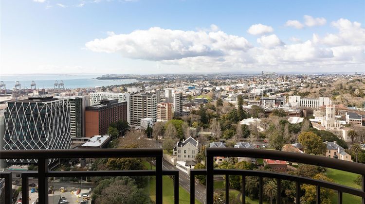 Avani Auckland Metropolis Residences Room
