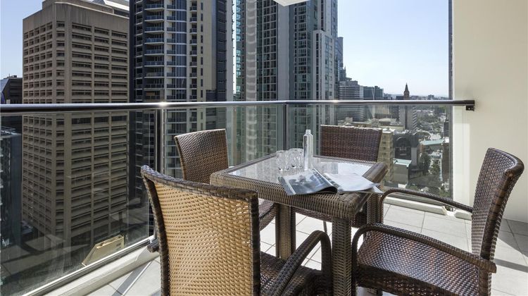 iStay RiverCity Room