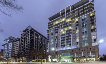 Oaks Embassy Suites