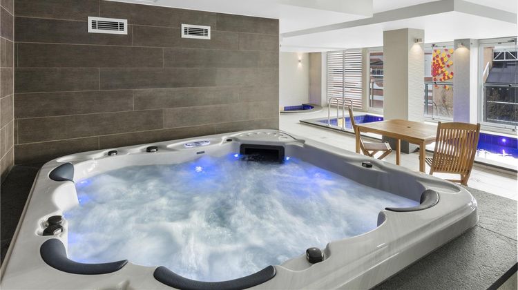 Oaks Embassy Suites Spa