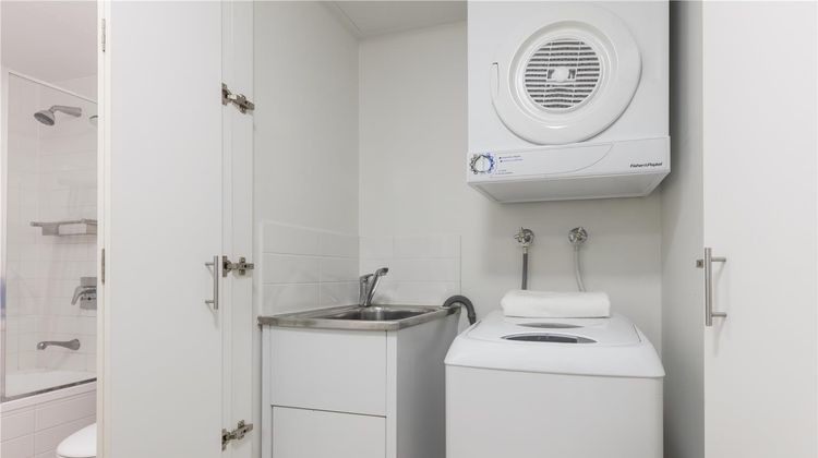 Oaks Brisbane Aurora Suites Room