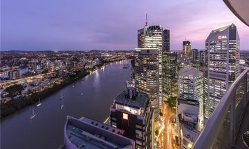 Oaks Brisbane Aurora Suites