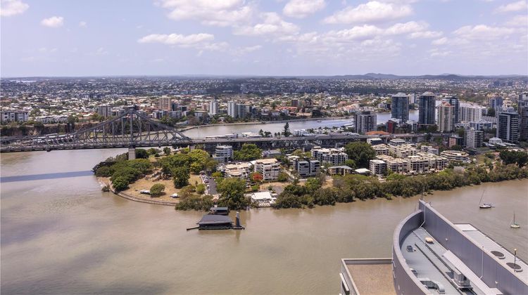 Oaks Brisbane Aurora Suites Room