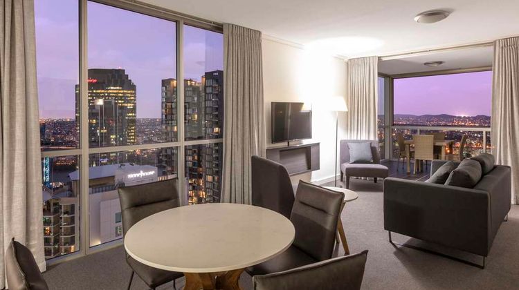 Oaks Brisbane Festival Suites Suite
