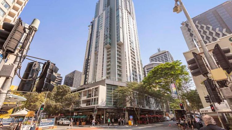 Oaks Brisbane Festival Suites Exterior
