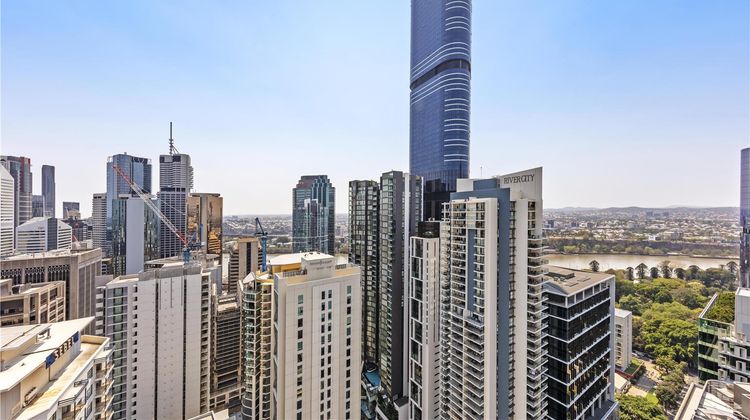 Oaks Brisbane Festival Suites Exterior