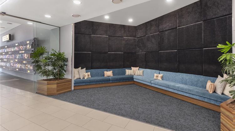 Oaks Brisbane Festival Suites Lobby