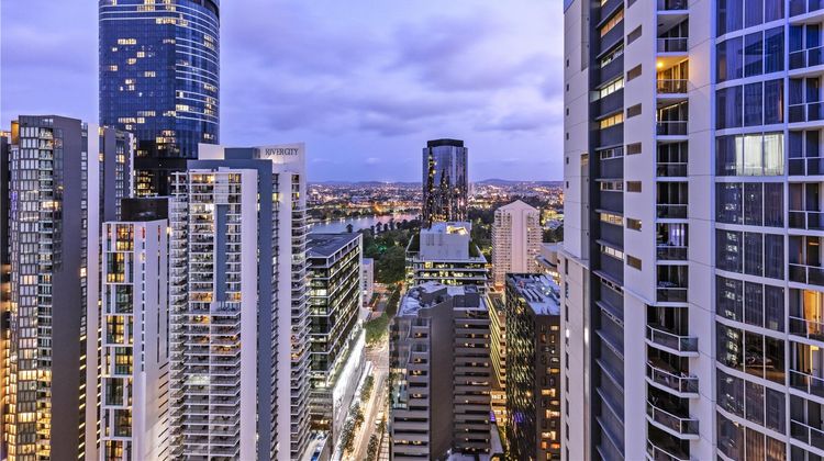 Oaks Brisbane Festival Suites Room