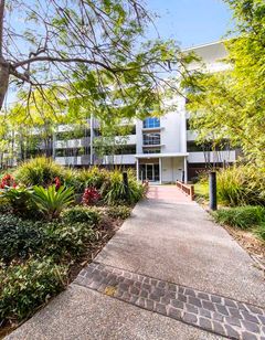 Oaks Brisbane Mews Suites