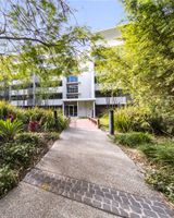 Oaks Brisbane Mews Suites