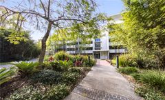 Oaks Brisbane Mews Suites