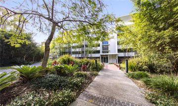Oaks Brisbane Mews Suites