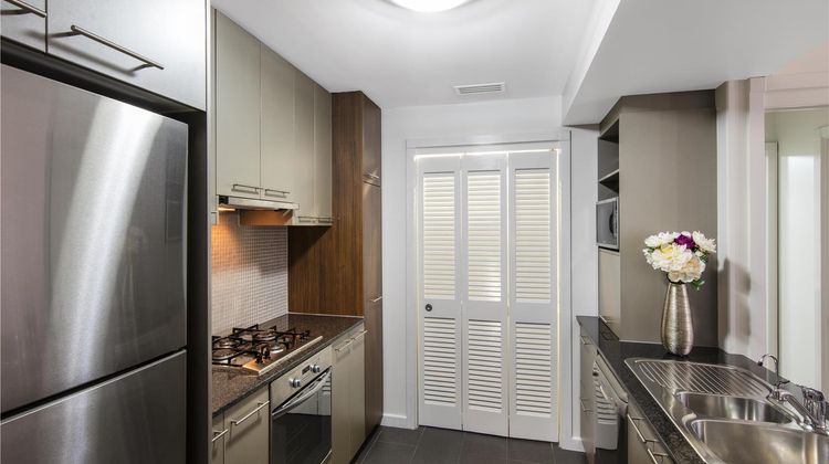 Oaks Brisbane Mews Suites Room