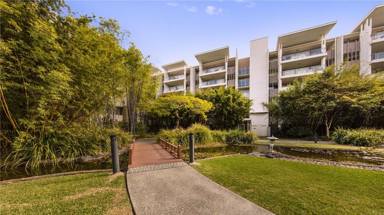 Oaks Brisbane Mews Suites Exterior