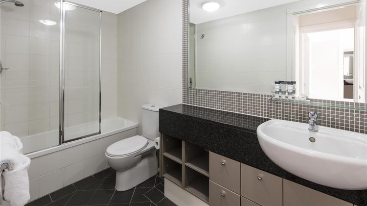 Oaks Brisbane Mews Suites Room