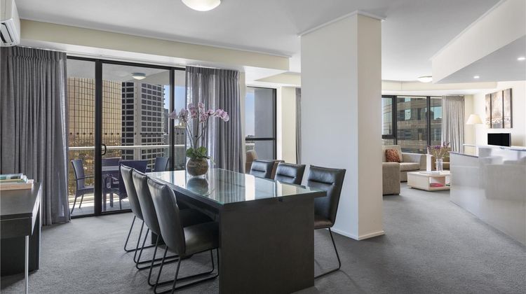 Oaks Felix Suite