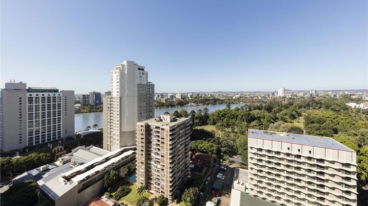 Oaks Brisbane on Margaret Suites Exterior