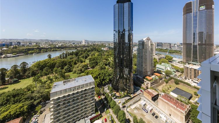 Oaks Brisbane on Margaret Suites Room