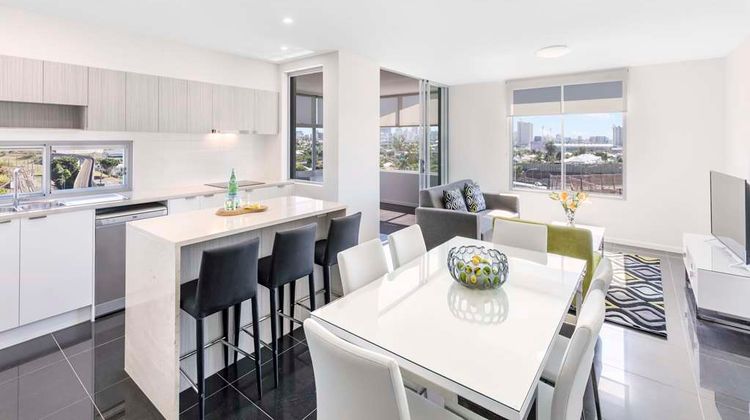Oaks Brisbane Woolloongabba Suites Room