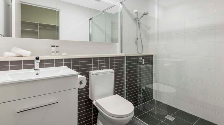 Oaks Brisbane Woolloongabba Suites Room