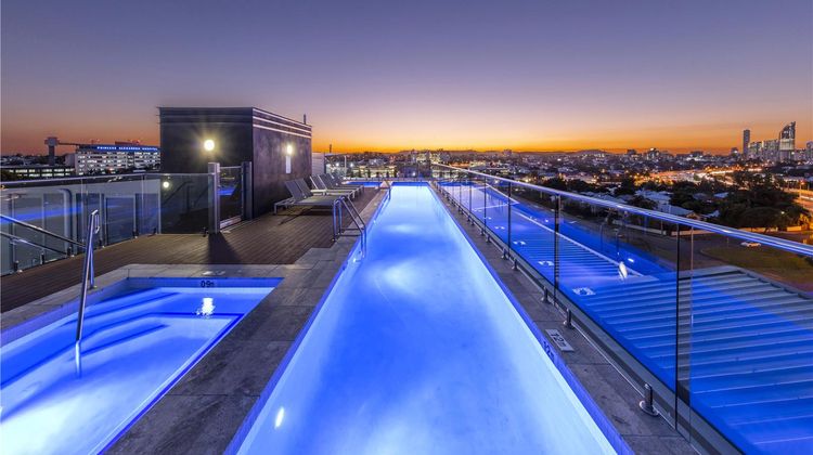 Oaks Brisbane Woolloongabba Suites Pool