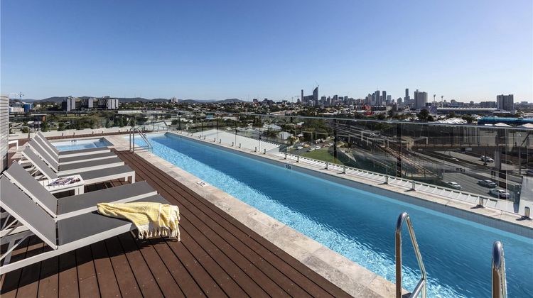 Oaks Brisbane Woolloongabba Suites Pool