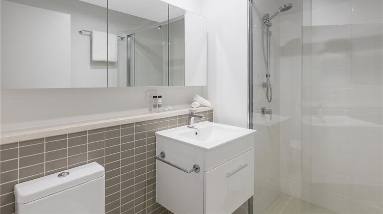Oaks Brisbane Woolloongabba Suites Room