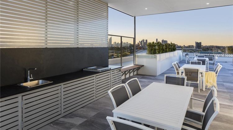 Oaks Brisbane Woolloongabba Suites Pool