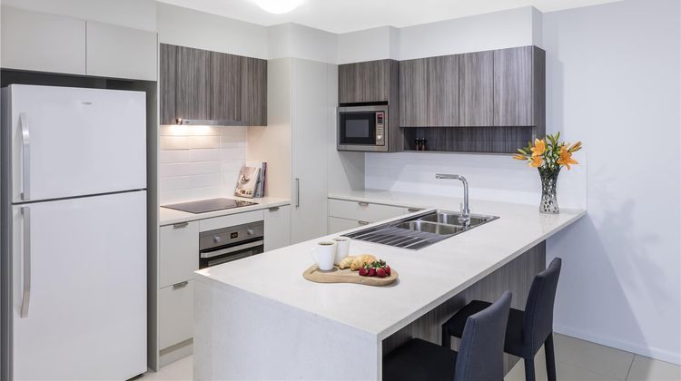 Oaks Brisbane Woolloongabba Suites Room