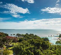 Oaks Cairns Hotel Exterior
