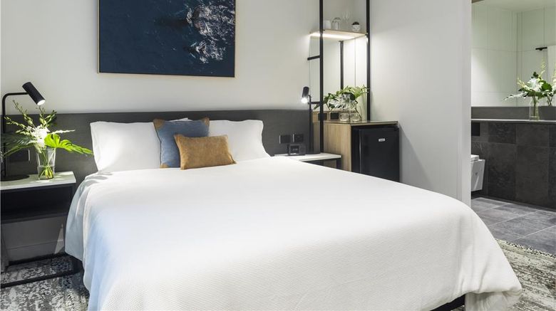 <b>Oaks Cairns Hotel Room</b>. Images powered by <a href="https://iceportal.shijigroup.com/" title="IcePortal" target="_blank">IcePortal</a>.