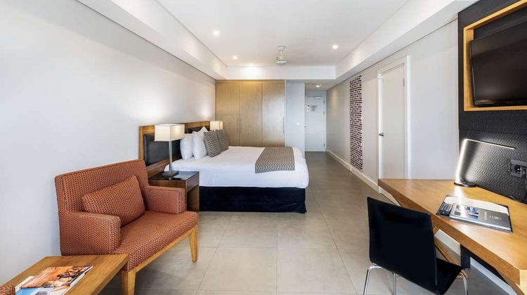 Oaks Elan Darwin Room