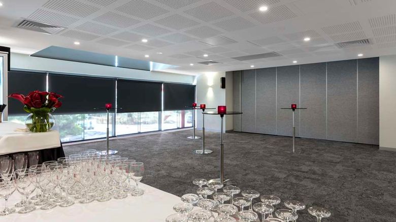 <b>Oaks Elan Darwin Meeting</b>. Images powered by <a href="https://iceportal.shijigroup.com/" title="IcePortal" target="_blank">IcePortal</a>.