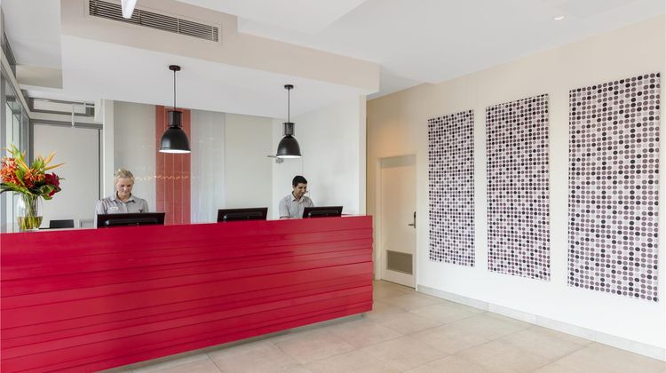 Oaks Elan Darwin Lobby