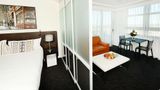 <b>Oaks Gladstone Grand Hotel Room</b>. Images powered by <a href="https://iceportal.shijigroup.com/" title="IcePortal" target="_blank">IcePortal</a>.