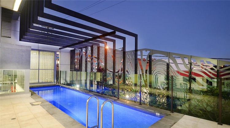 Oaks Gladstone Grand Hotel Pool