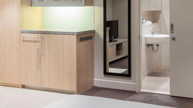 <b>Oaks Glenelg Plaza Pier Suites Room</b>. Images powered by <a href="https://iceportal.shijigroup.com/" title="IcePortal" target="_blank">IcePortal</a>.