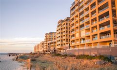 Oaks Glenelg Plaza Pier Suites